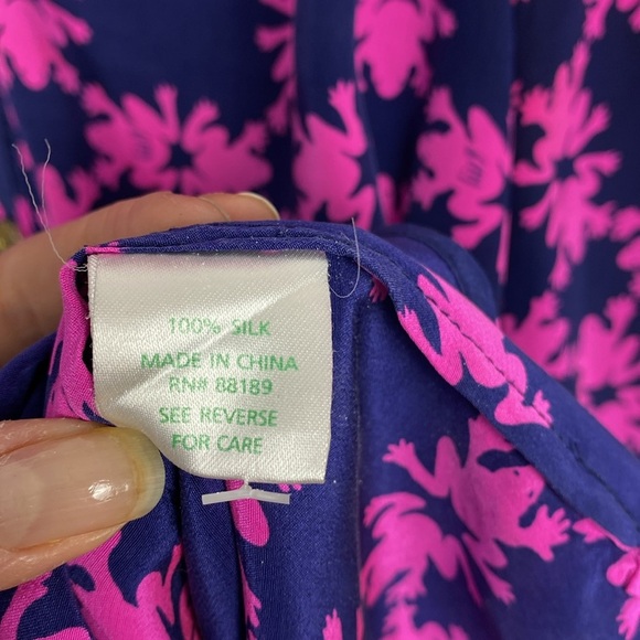 Lilly Pulitzer Silk Elsa Top in Get Hoppy Print navy with pink frogs small - Picture 10 of 11
